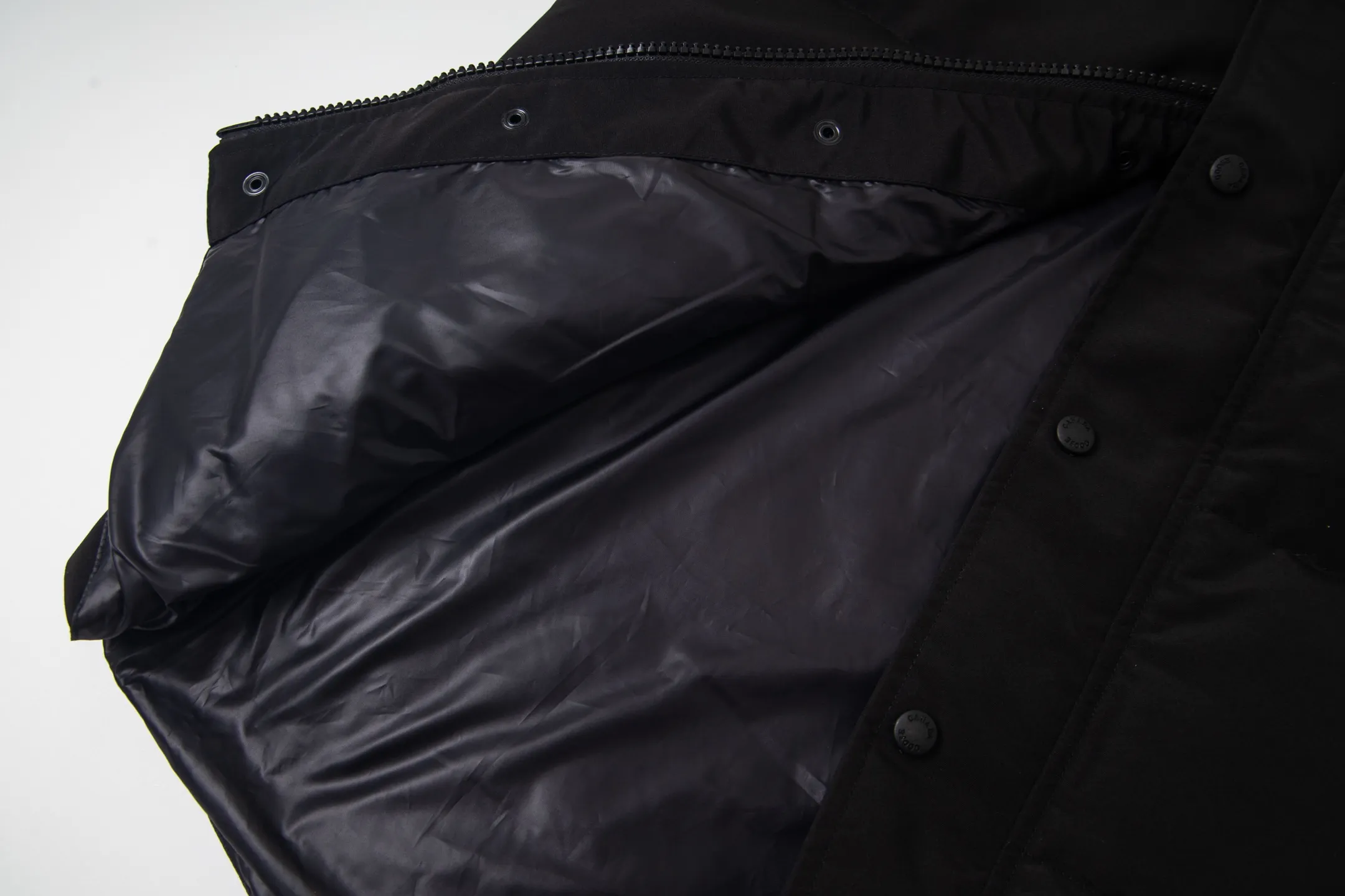 P360 Canada Goose/Canada Goose Black Label #Freestyle Crew 4151mb men's and women's vest down ➖ Imported Behringer embroidery machine customized 10,000-needle embroidery label! ➖ Imported 21-count polyester-cotton blended original fabric, using Feather-Light 10D waterproof coating fabric, made of 84.5% polyester fiber and 15.5% cotton, 100% the best feel in the entire network! ➖ The genuine official website uses the national standard 80 white duck down, and will never be misled by false claims such as 90 down or goose down! ➖ 100% nylon nylon lining with double double-layer sealing design to prevent velvet from running away. Top-grade polar fleece is used in the collar and pockets to keep warm and comfortable! ➖ Yoshida YKK provides original custom-made electroplated sliders. YKK two-way lockable zippers are tight and smooth and will not peel off paint! ➖ 3M composite original Velcro is durable, and all accessories and hardware are disassembled and customized! ⛔No slander, no exaggeration, no need for too much copywriting, because it is focused, it is professional!  SIZE: XS S M L XL XXL
